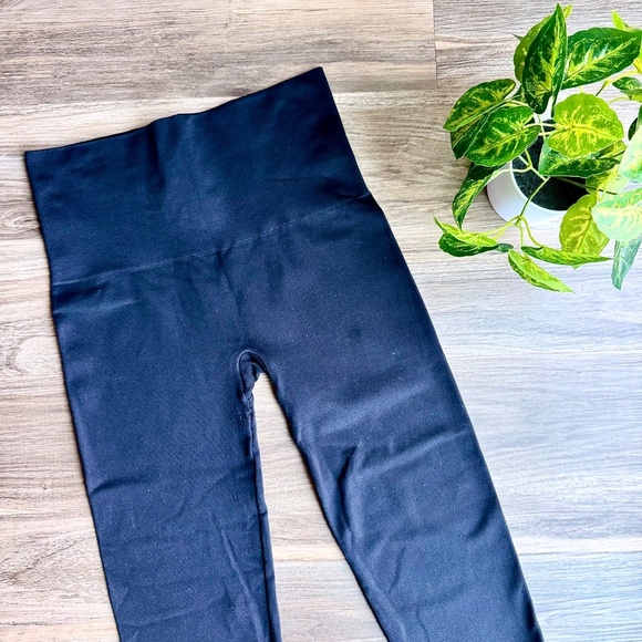 Spanx Look At Me Now Seamless Black Ankle Zip Leggings Size 1X - Picture 3 of 15